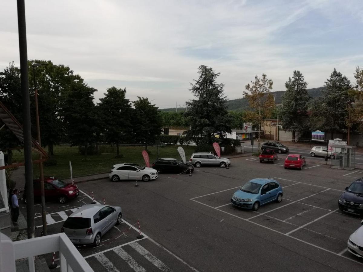 Good Morning Shopping Acomodação com café da manhã Serravalle Scrivia Exterior foto